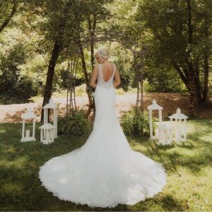 Martin Thornburg style#218204 size 6 ivory wedding dress